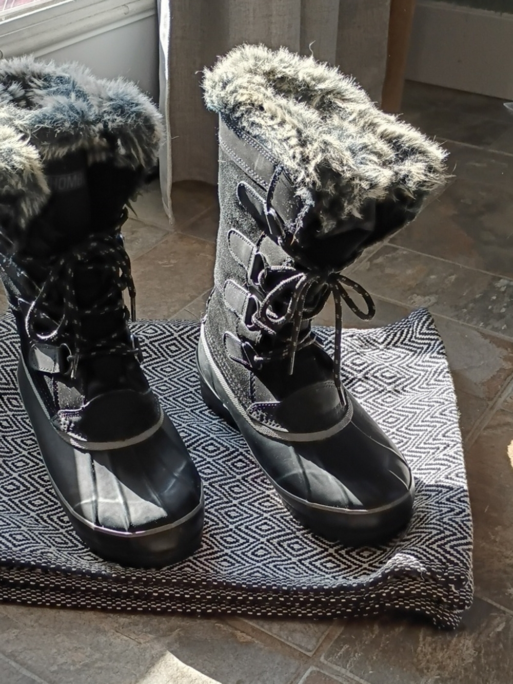 Women's Khombu Black Faux-Fur Winter Boots - Cozy Insulated Snow Boot